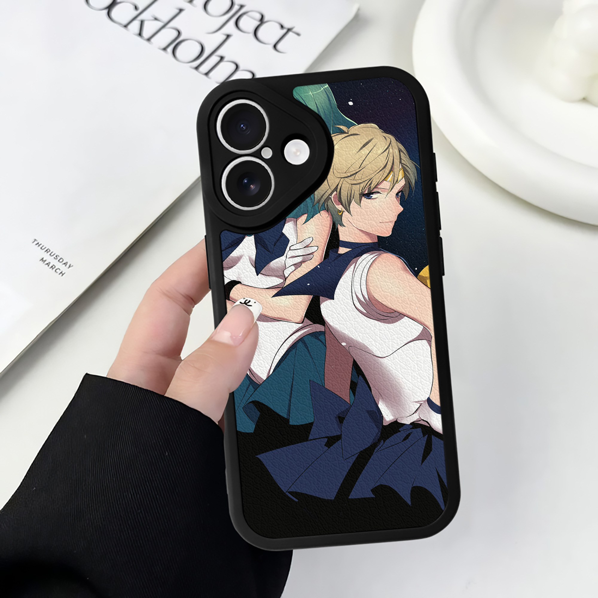 （画像用） 美少女戦士セーラームーン Sailor Moon 【iPhone 16シリーズ対応】シリコンスマホケース（レザー調） 材質：シリコン